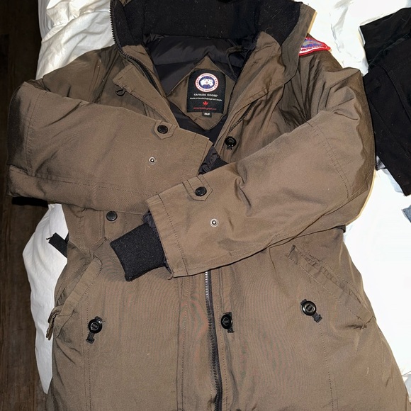 Canada Goose Rossclarir parka in military green w/ hood detachable real fur trim - Picture 6 of 11